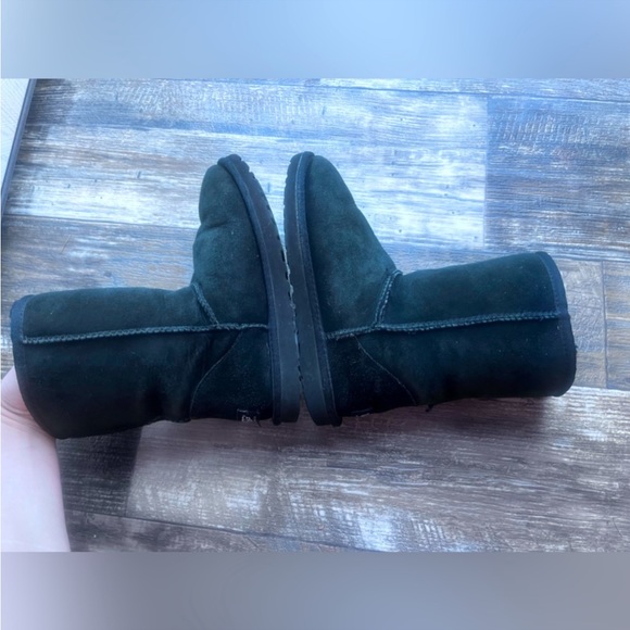 TWO pair UGG short boots classic black/chocolate brown Bailey wood button sz 6 - Picture 15 of 15